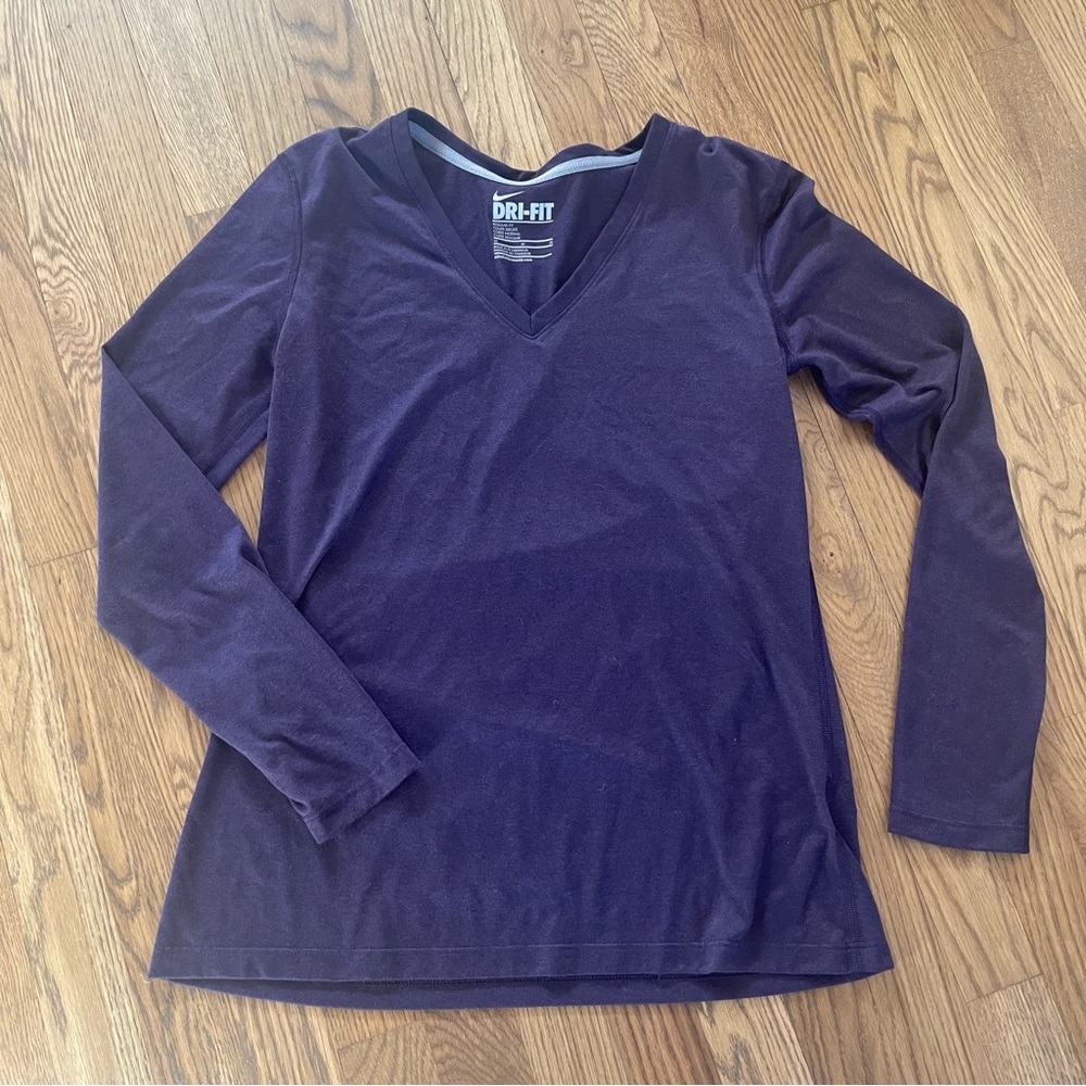 Nike DriFiShirt Womens Med Purple V Neck Moisture Wick Long Sleeve